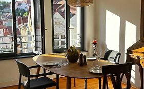Ruhige-Moderne Wohnung mit Burgblick